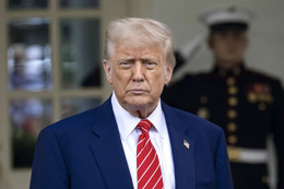 Ông Trump cảnh báo tái áp dụng biện pháp quân sự cứng rắn với Iran