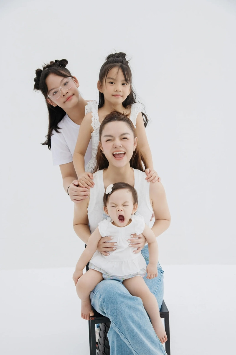 https://static-images.vnncdn.net/vps_images_publish/000001/000003/2026/7/28/pham-quynh-anh-01-2073.jpg