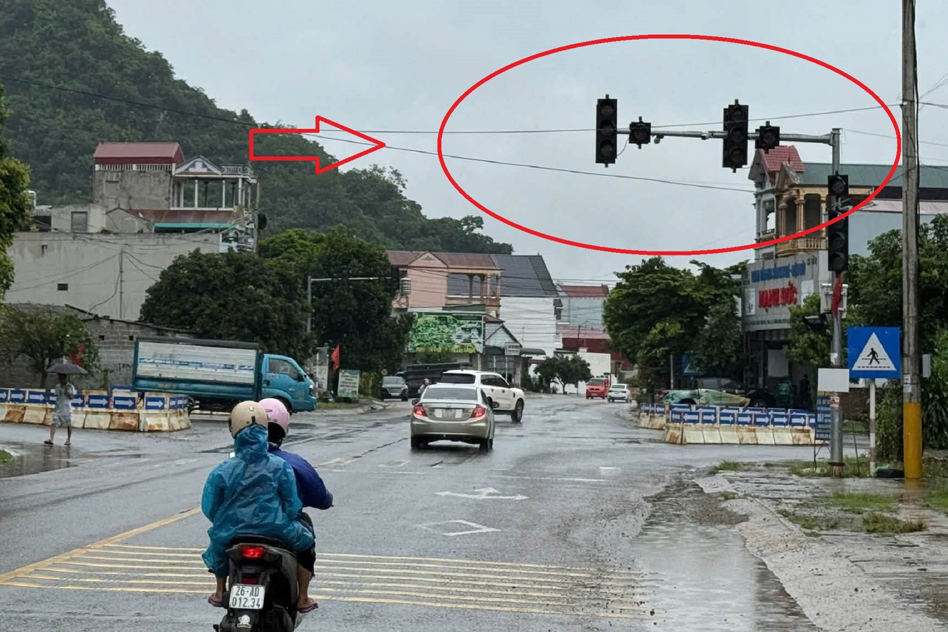 Sét đánh gây ra cảnh hi hữu, CSGT phát cảnh báo khẩn