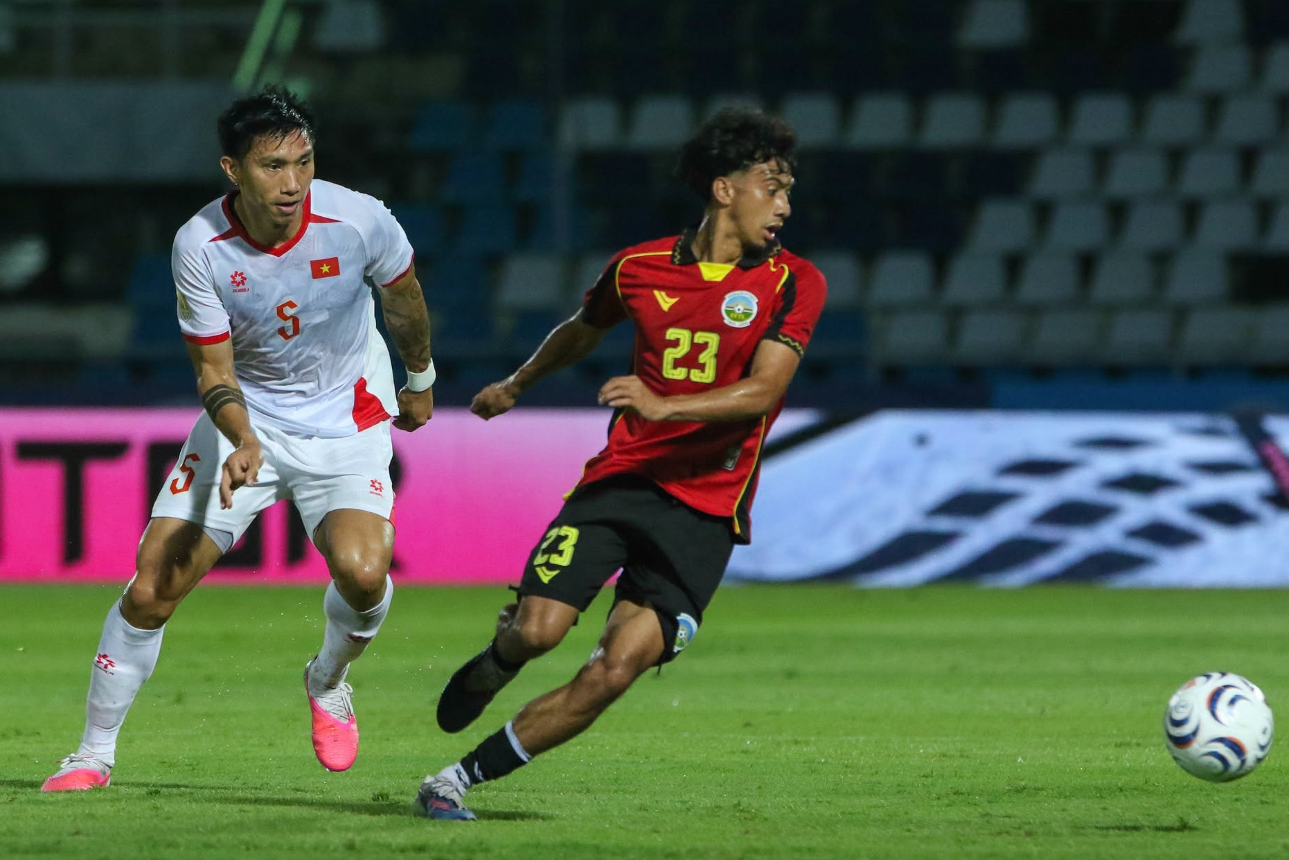 Tuyển Việt Nam: Nỗi lo không mang tên Mitchell Baker