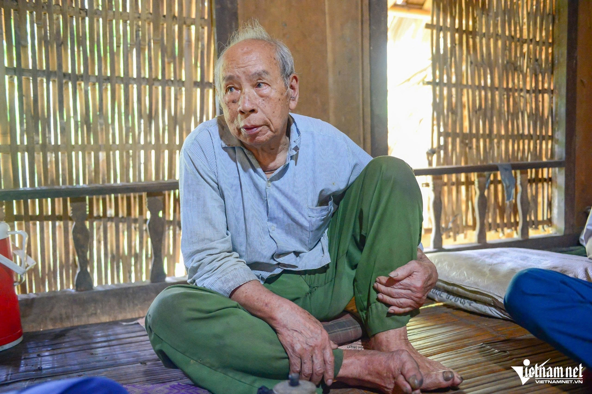 W-a5Vợ chồng nghèo 90 tuổi.jpg