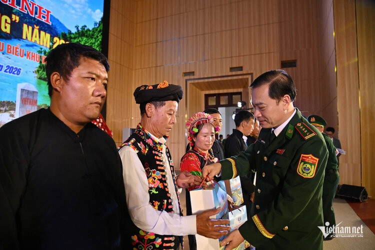 W-Thuý Hồng 3.jpg
