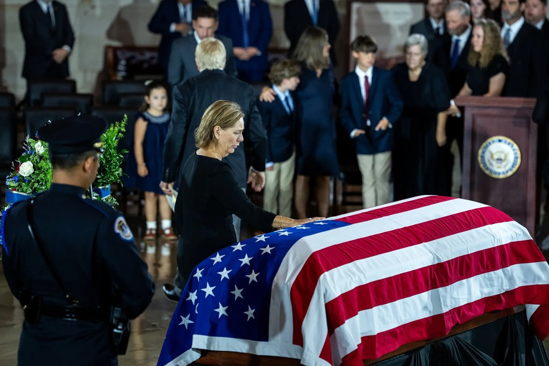 28graham funeral darline vthw superJumbo.jpg