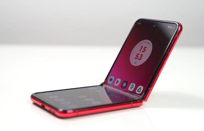 5 điều không nên làm với smartphone màn hình gập
