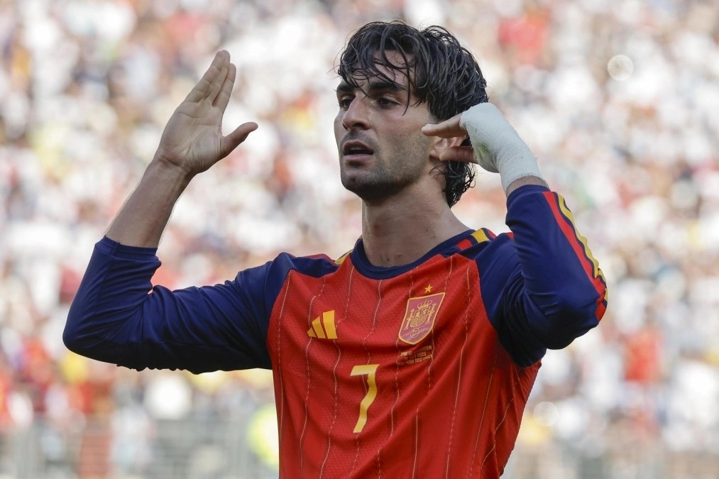 Barca chấp nhận mất thêm 8 triệu euro với Man City vì Ferran Torres