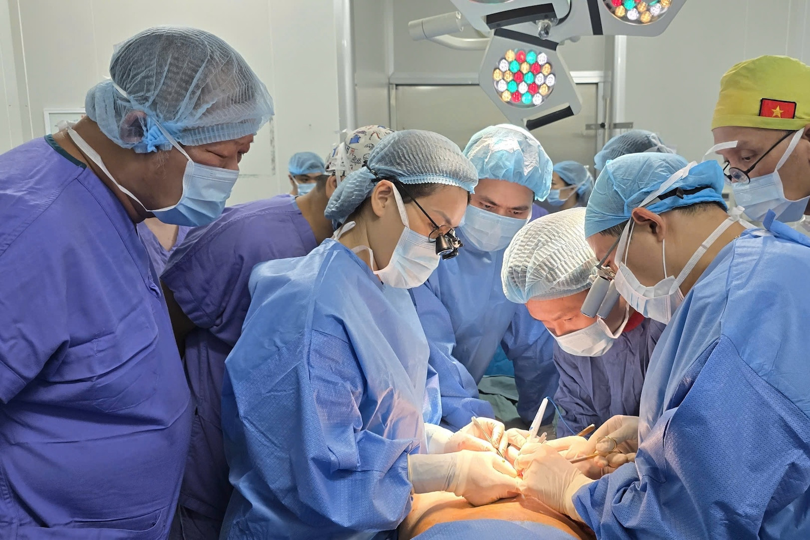Công bố ca ghép dương vật đầu tiên từ người chết não, tiến tới ghép tử cung