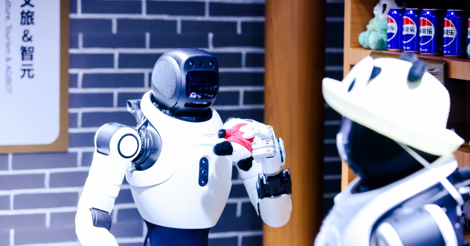 Mỹ cấm robot hình người sản xuất tại nước ngoài
