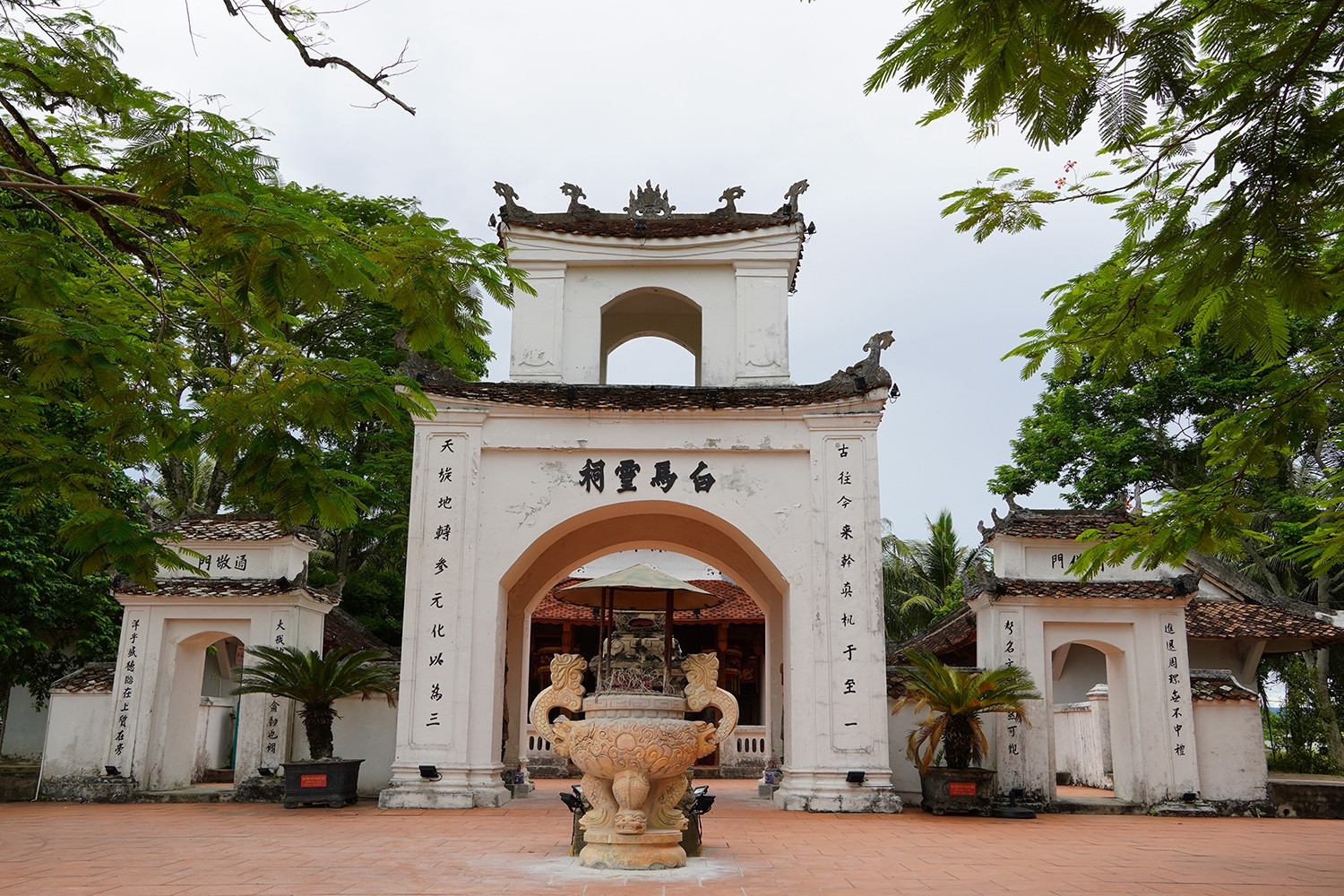 Ngôi đền linh thiêng bậc nhất xứ Nghệ lưu giữ hơn 100 đạo sắc phong