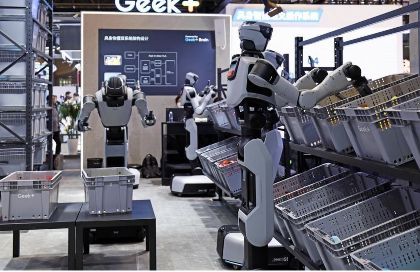 Robot hình người. Ảnh: Xinhua
