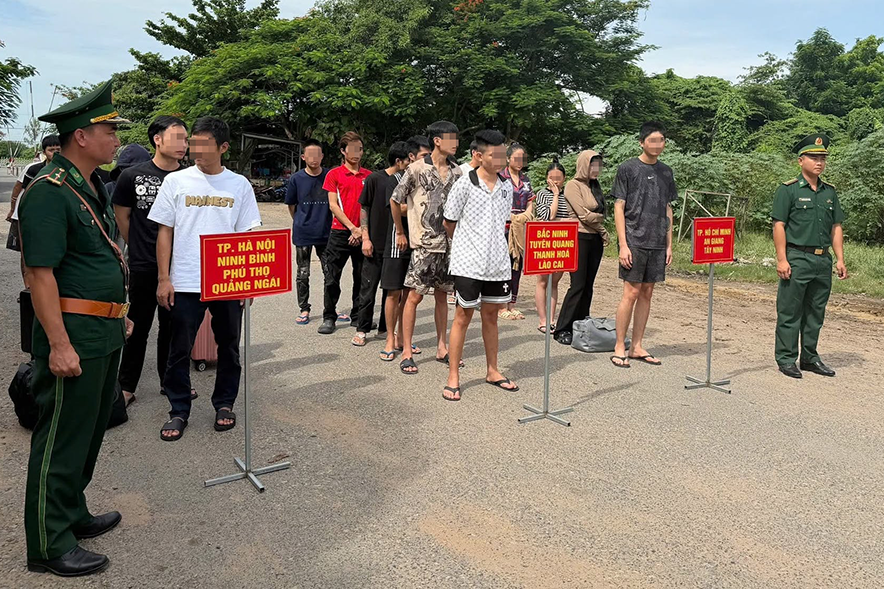 Tiếp nhận 21 người Việt Nam do Campuchia giao trả