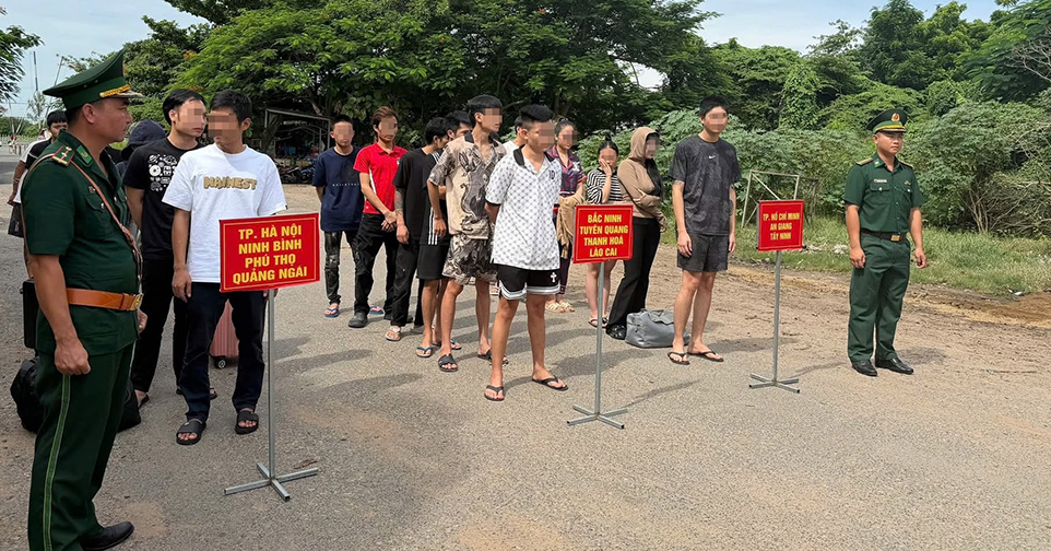 Tiếp nhận 21 người Việt Nam do Campuchia giao trả