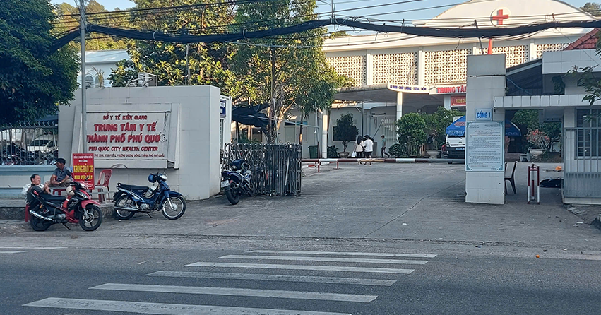 Tìm người mẹ trẻ sinh mổ rồi bỏ rơi con ở Trung tâm Y tế Phú Quốc