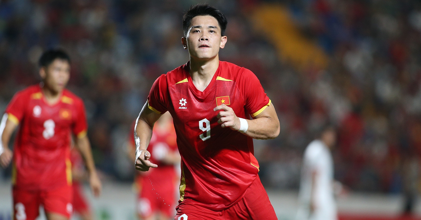 Tuyển Việt Nam: Lý do HLV Kim Sang Sik &amp;apos;quay xe&amp;apos; với Đình Bắc