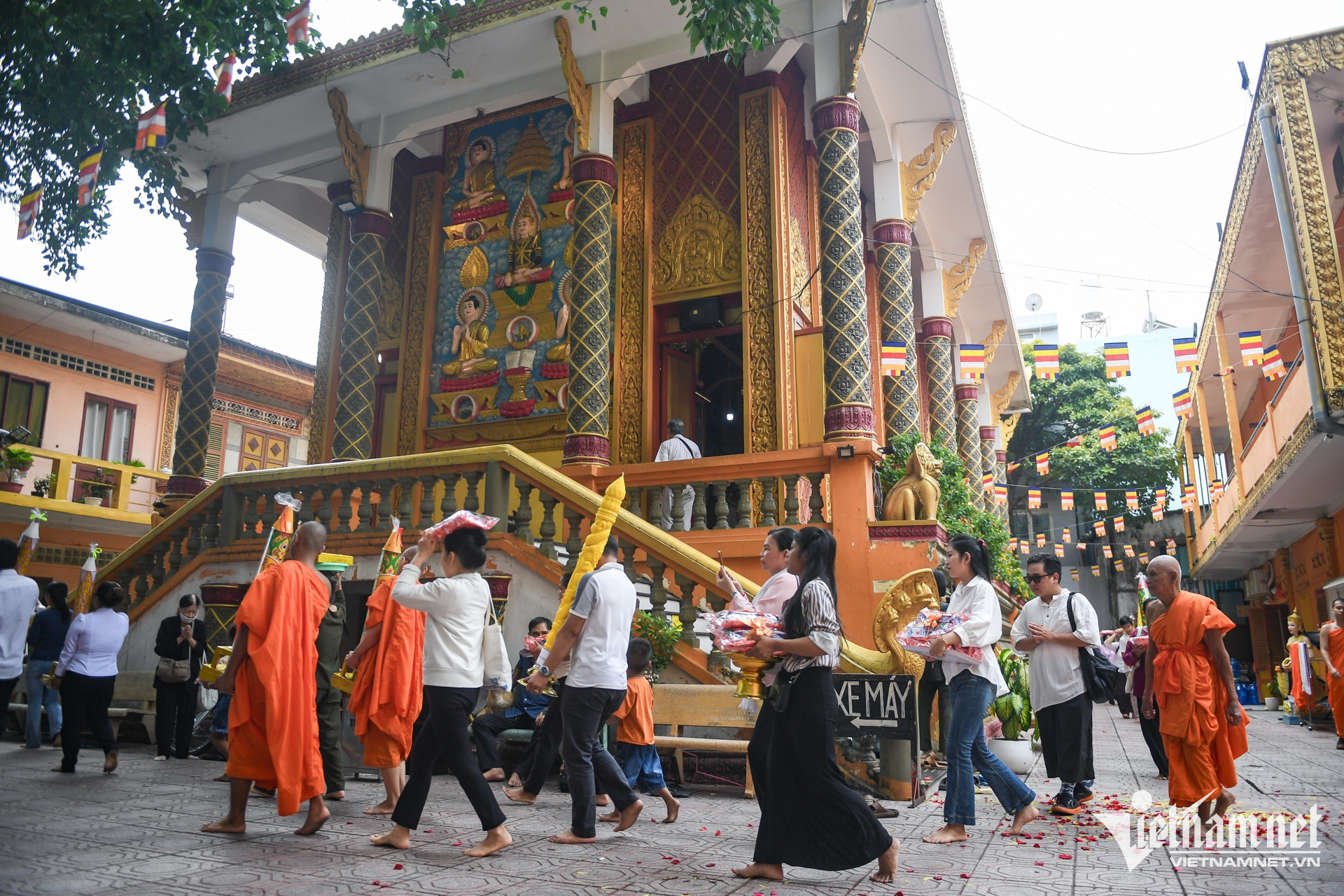 W- chùa khmer TPHCM dâng y Nguyễn Huế 13.jpg