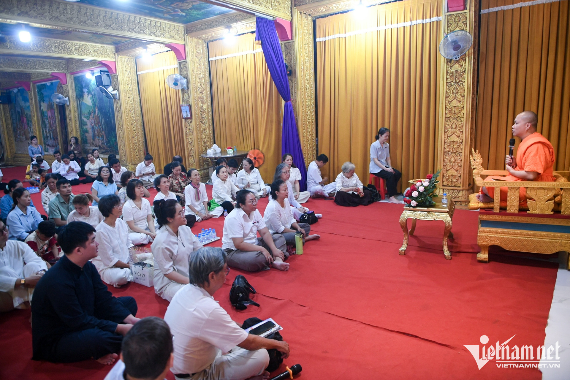 W- chùa khmer TPHCM dâng y Nguyễn Huế 3.jpg