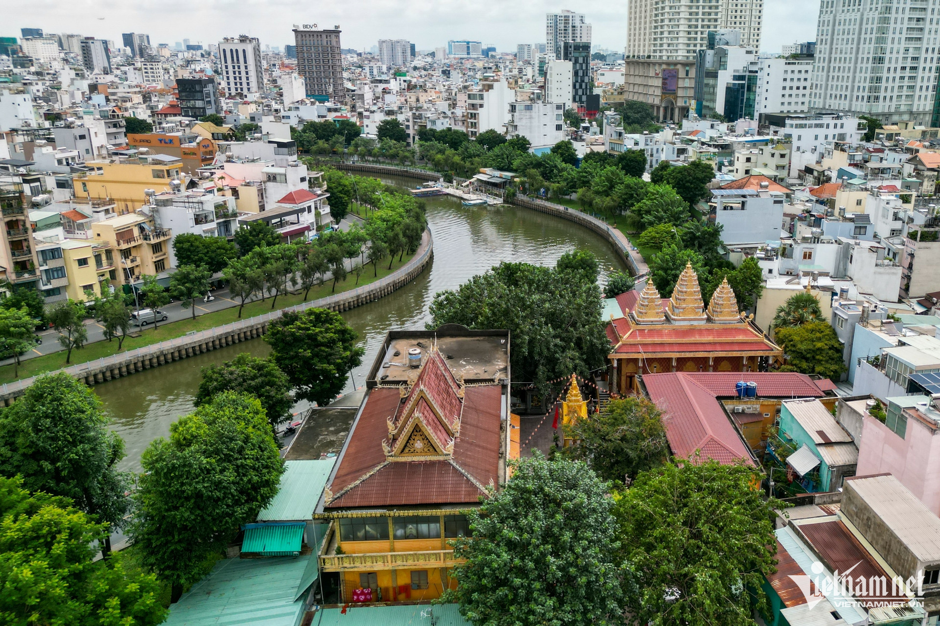 W- chùa khmer TPHCM dâng y Nguyễn Huế 33.jpg
