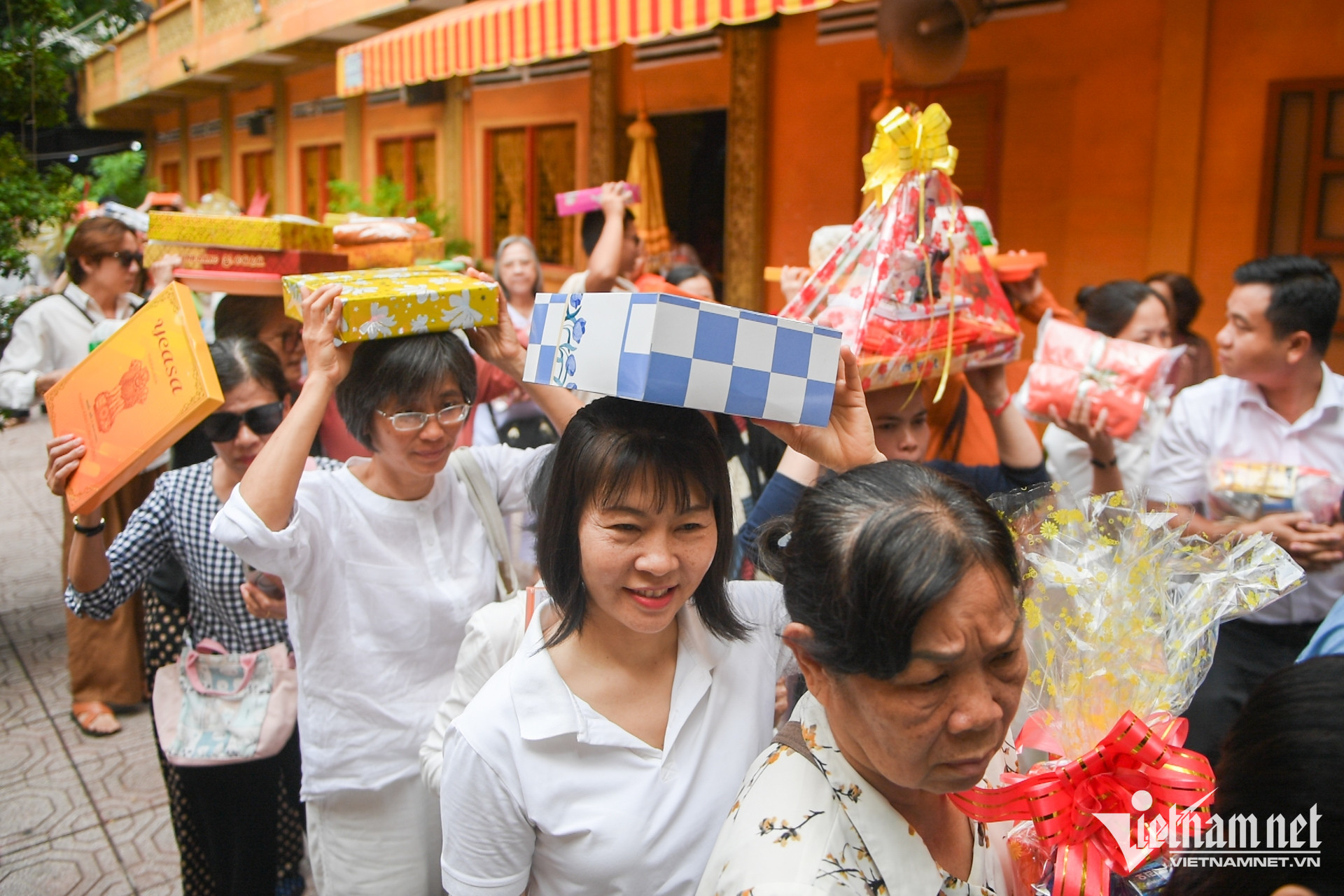 W- chùa khmer TPHCM dâng y Nguyễn Huế 6.jpg