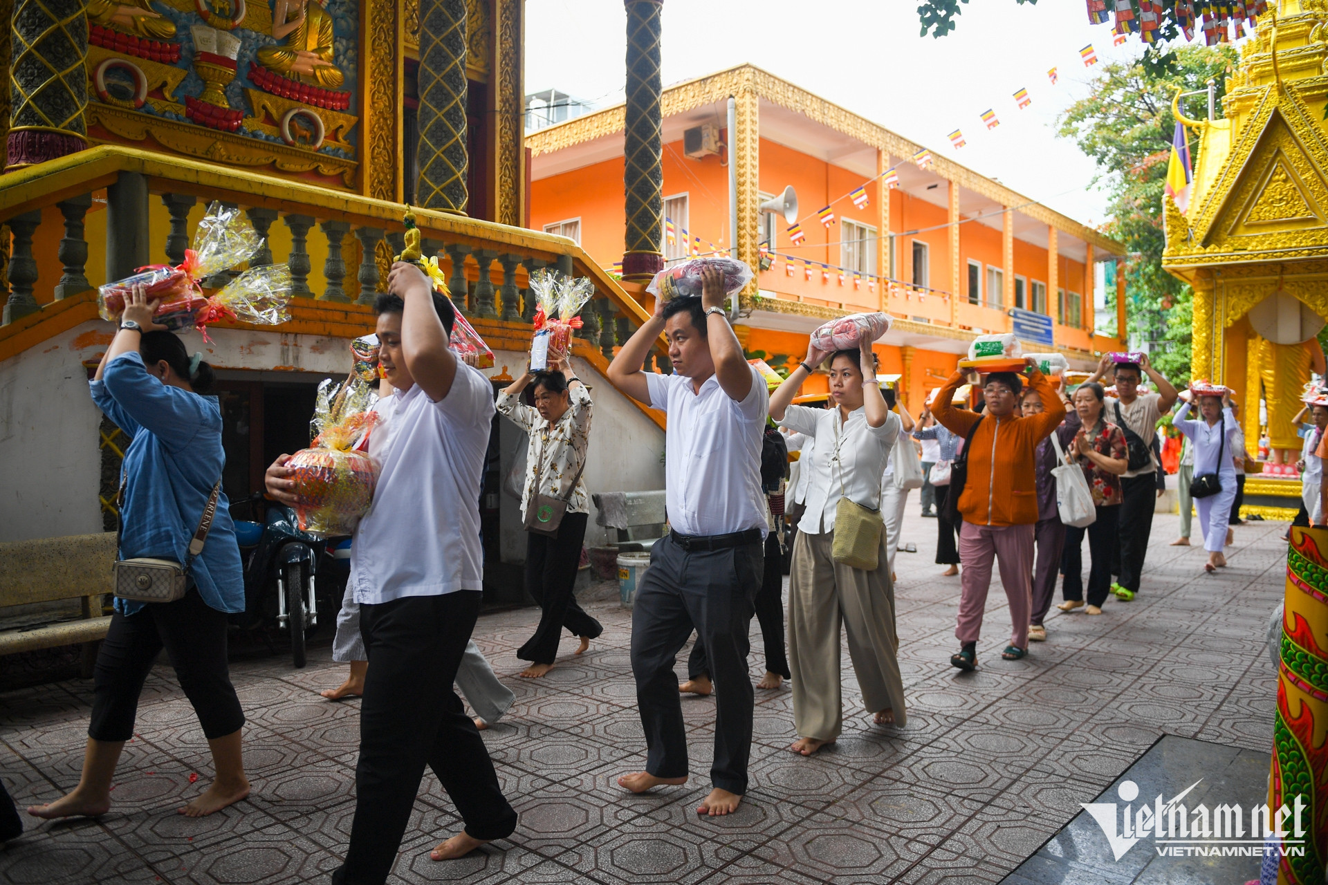 W- chùa khmer TPHCM dâng y Nguyễn Huế 8.jpg