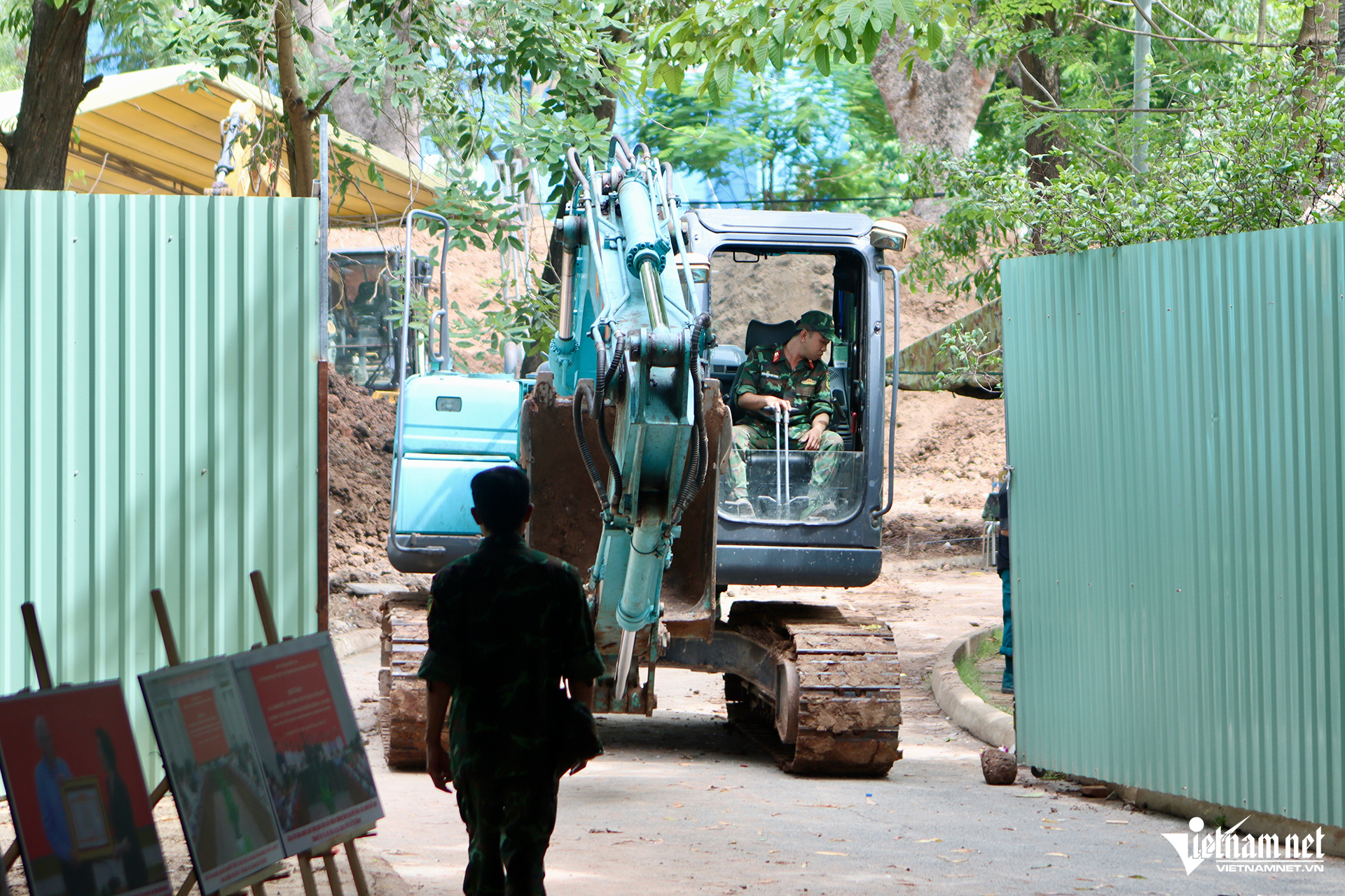 W-cong vien Le Thi Rieng 002.png
