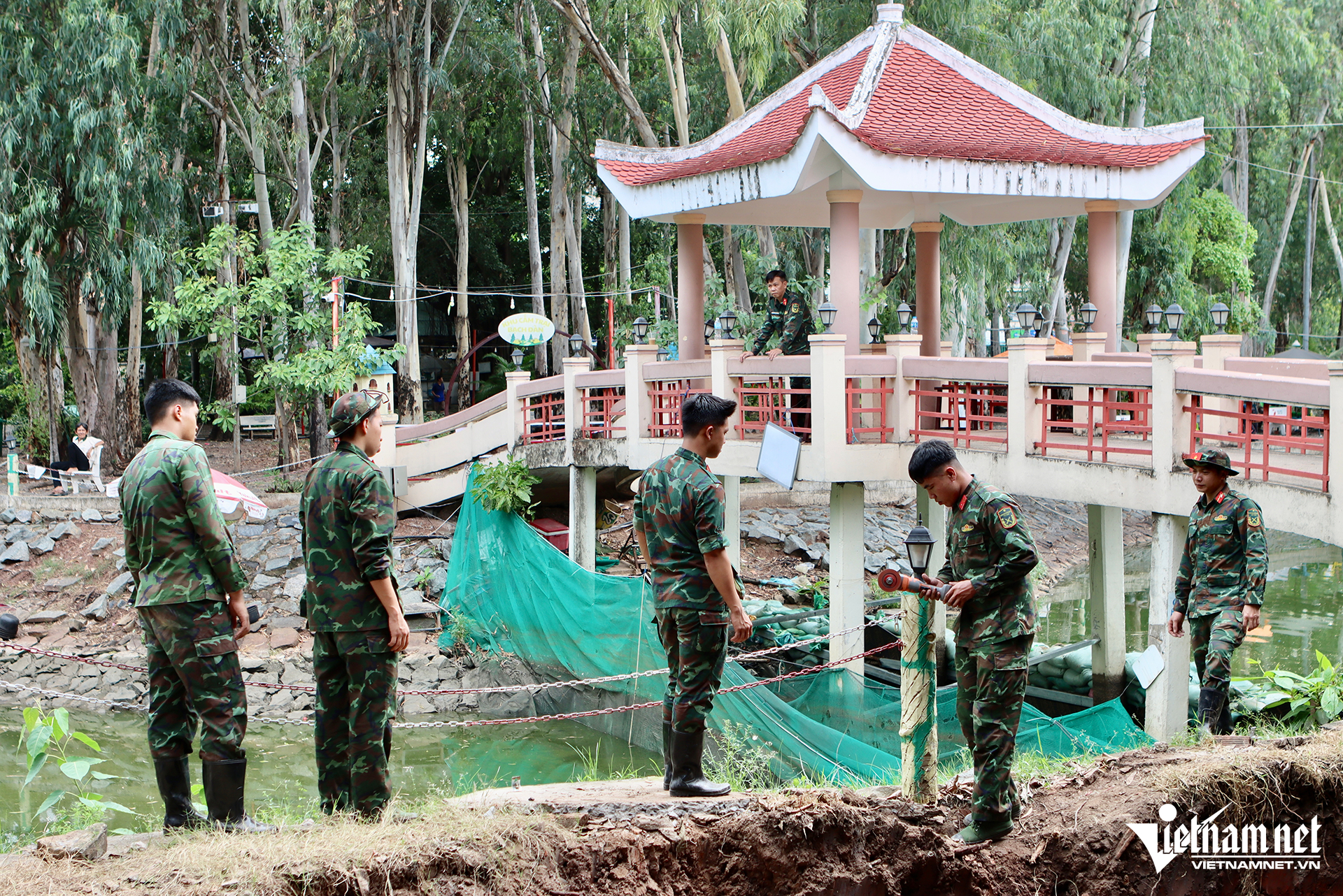 W-cong vien Le Thi Rieng 006.png
