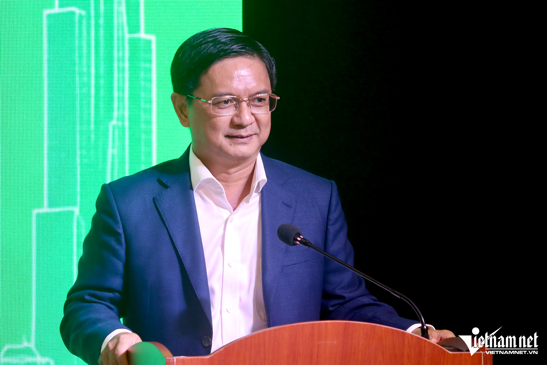 W-Pho Chu tich UBND TPHCM cong nghe.png