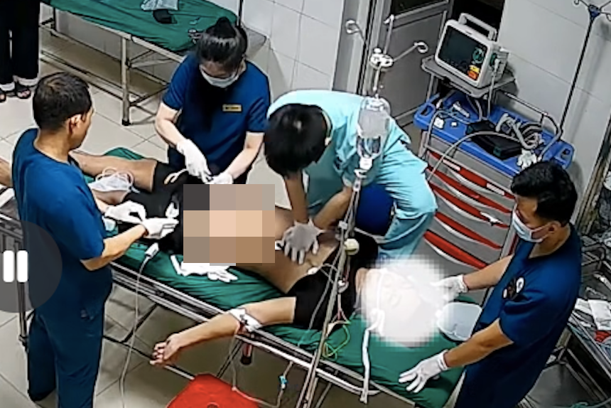 3 bác sĩ thay phiên suốt 1 giờ ép tim cứu bệnh nhân ngừng tuần hoàn