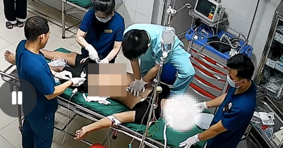3 bác sĩ thay phiên suốt 1 giờ ép tim cứu bệnh nhân ngừng tuần hoàn