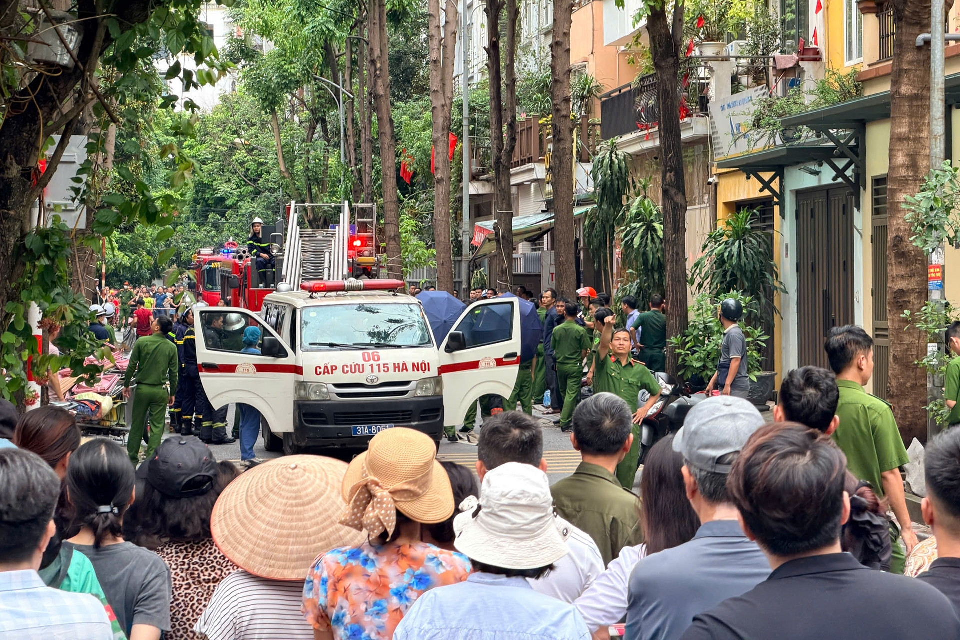 Cháy biệt thự ở Hà Nội: Giây phút nạn nhân bỏng toàn thân lao ra nhờ cứu 2 người mắc kẹt