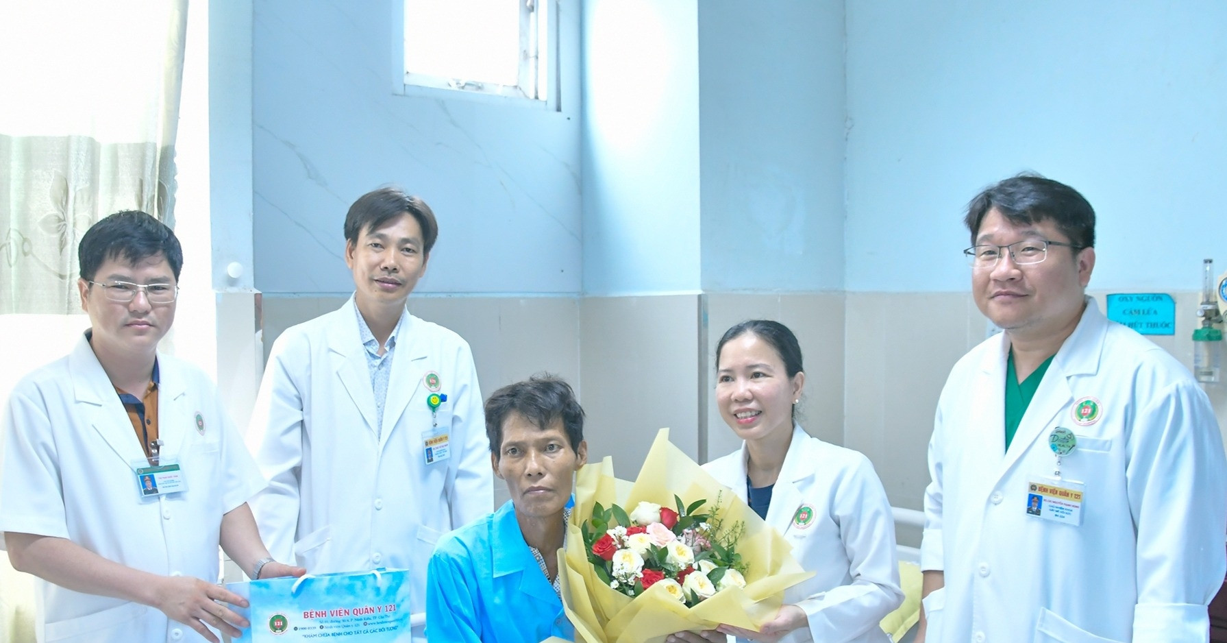 Cứu sống người đàn ông một mình nuôi 2 con, bệnh viện miễn toàn bộ viện phí