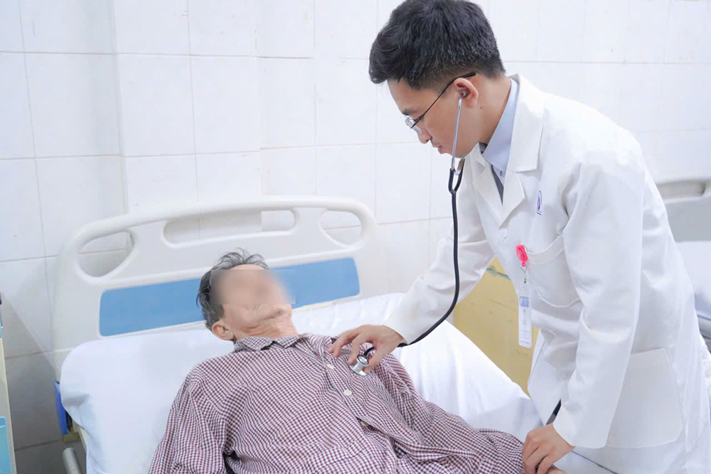 Mổ cấp cứu cụ ông bị phình động mạch chủ bụng nguy cơ vỡ bất ngờ
