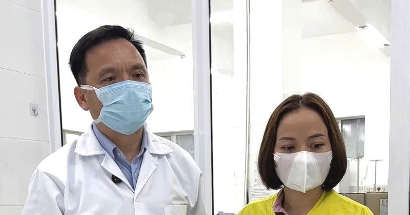Nghẹn ngào giây phút thầy hiệu trưởng trường Y tiễn biệt nam sinh hiến tạng