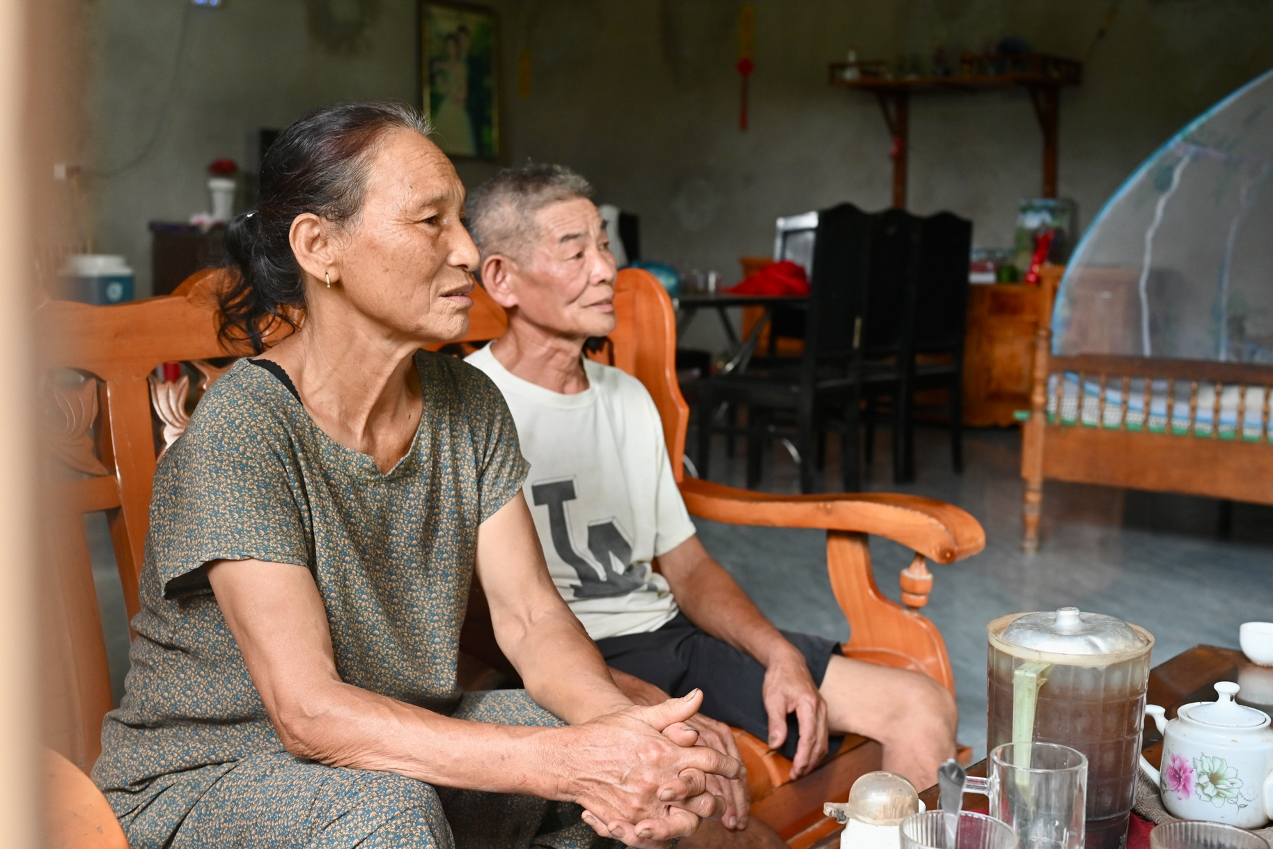 Những người vợ lặng thầm 'vá vết thương chiến tranh' cho chồng