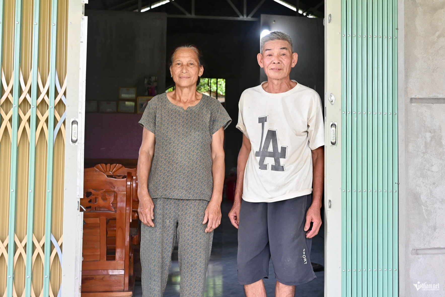 https://static-images.vnncdn.net/vps_images_publish/000001/000003/2026/7/3/nhung-nguoi-vo-lang-tham-va-vet-thuong-chien-tranh-cho-chong-1019.jpg