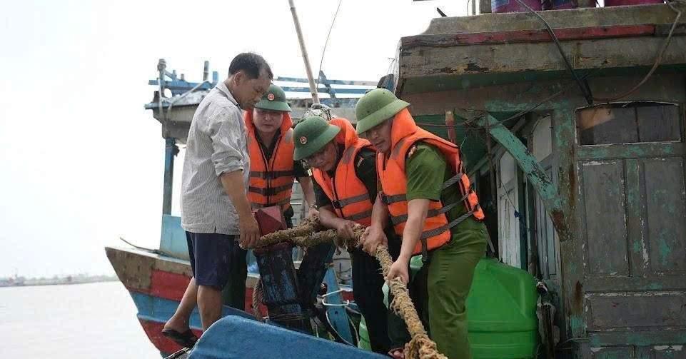 Nhiều tỉnh phía Bắc cấm biển, sơ tán dân ứng phó bão số 1