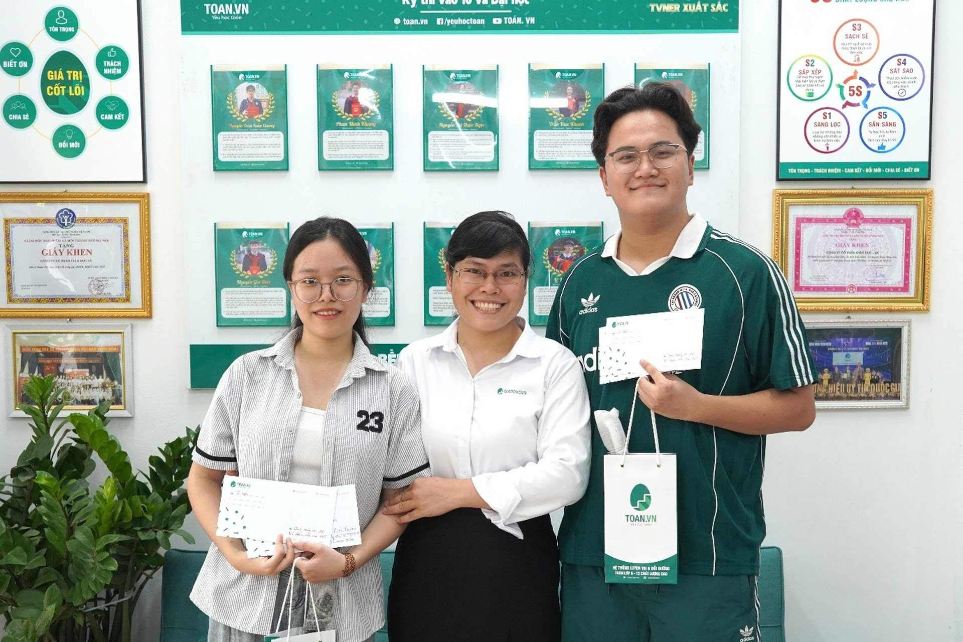 Thi THPT 2026: Chiến thuật bứt phá của 3 thí sinh đạt điểm 10 môn Toán