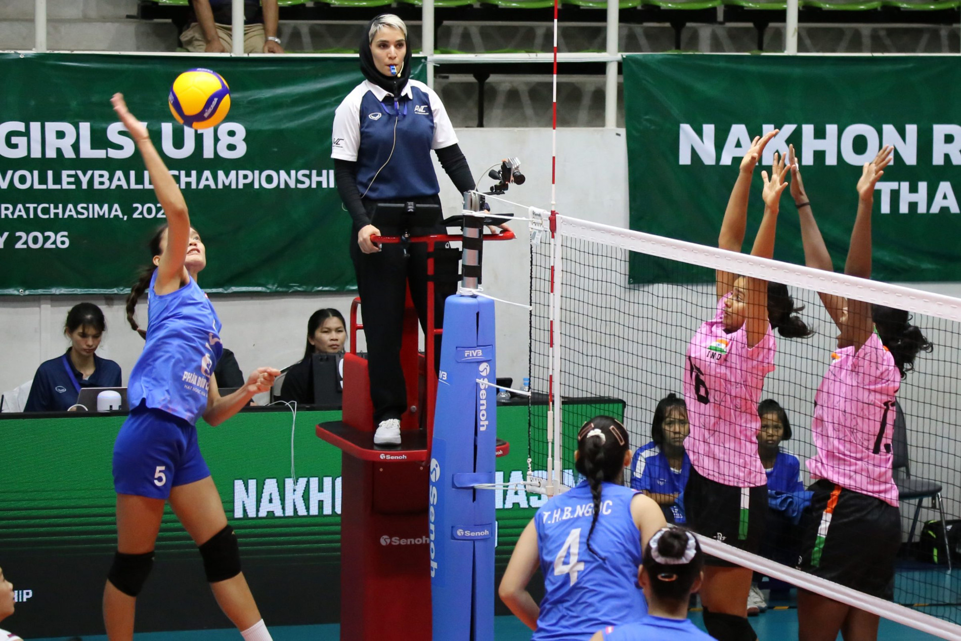 tuyen bong chuyen u18 nu viet nam an do 8.jpg