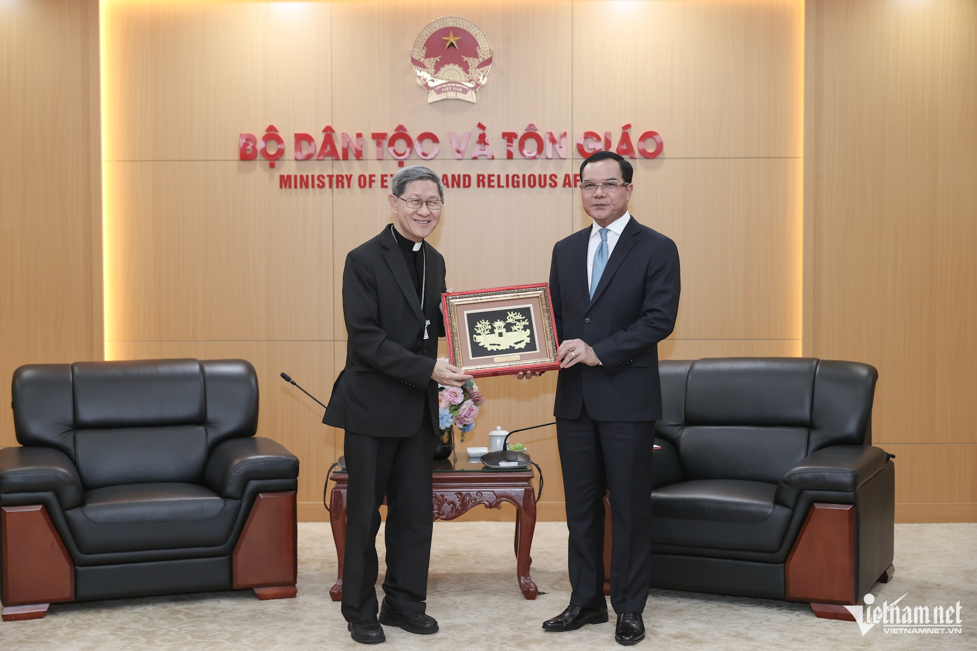 W-Hồng y 2.jpg