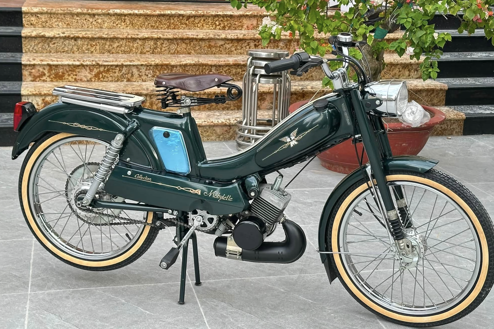 Xe đạp máy Mobylette MBK 881 cổ, chưa đổ xăng giá đắt hơn 140 triệu đồng