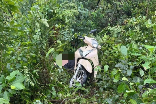  Bản tin trưa 30/7: Đi xe máy lên chùa, hai mẹ con lao xuống vực 