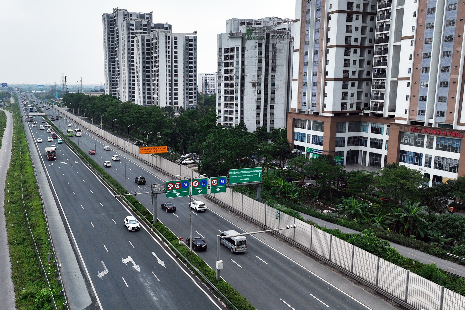 Đề xuất 'làn vượt xe' trên cao tốc: Chạy liên tục ở làn này có thể bị phạt nguội
