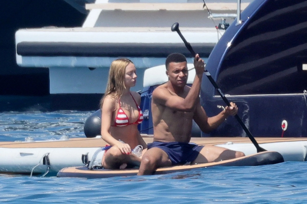 mbappe ban gai 1.jpg