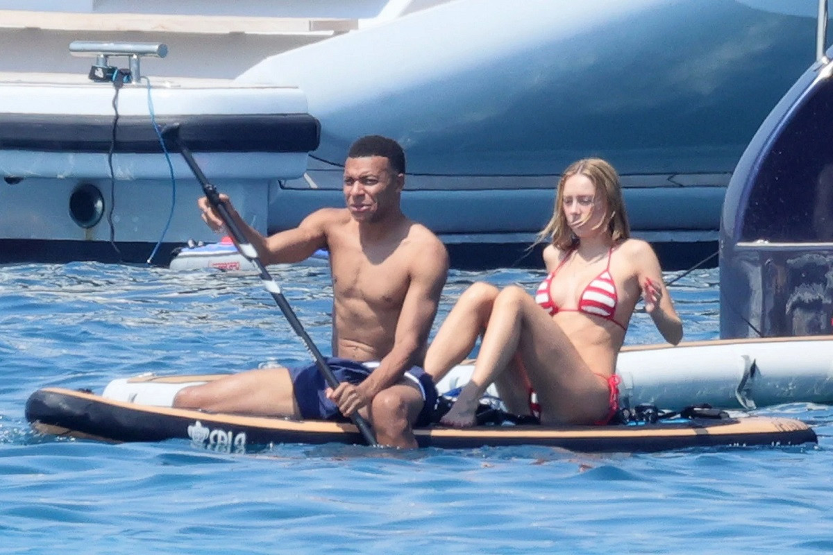 mbappe ban gai 2.jpg