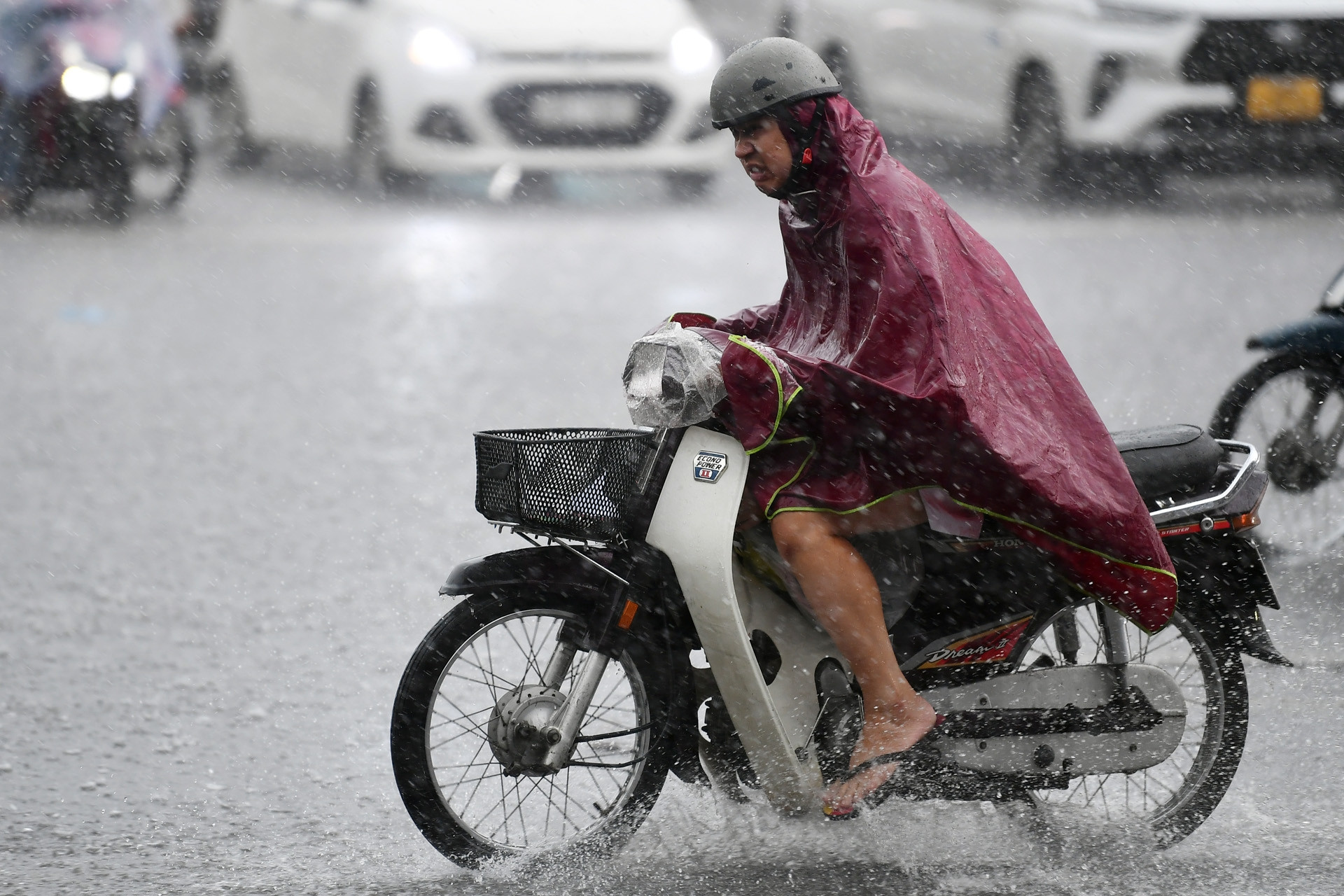 Miền Bắc tiếp tục mưa lớn trong tháng 8, mỗi đợt dù ít ngày nhưng dữ dội