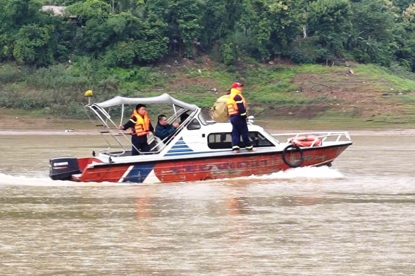 Người đàn ông rơi từ trên cầu xuống sông, bị cuốn trôi 35km
