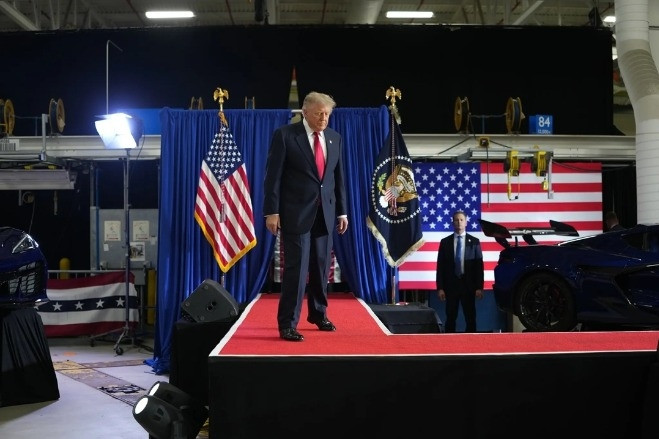 Ông Trump cảnh báo cứng rắn, áp thêm lệnh trừng phạt Iran