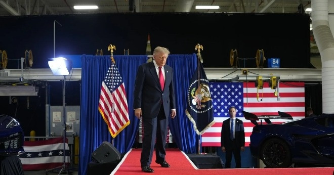 Ông Trump cảnh báo cứng rắn, áp thêm lệnh trừng phạt Iran
