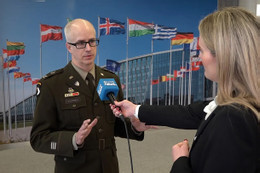phat ngon vien NATO Euronews.jpg