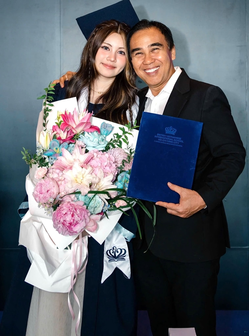 Quyen Linh.jpg