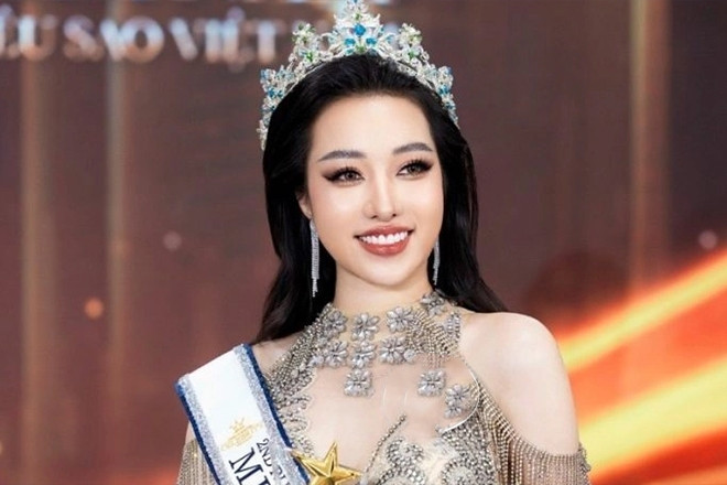 Sở Văn hóa nói gì vụ á hậu say xỉn ném đá vào nhà dân, vương miện kim cương giả?