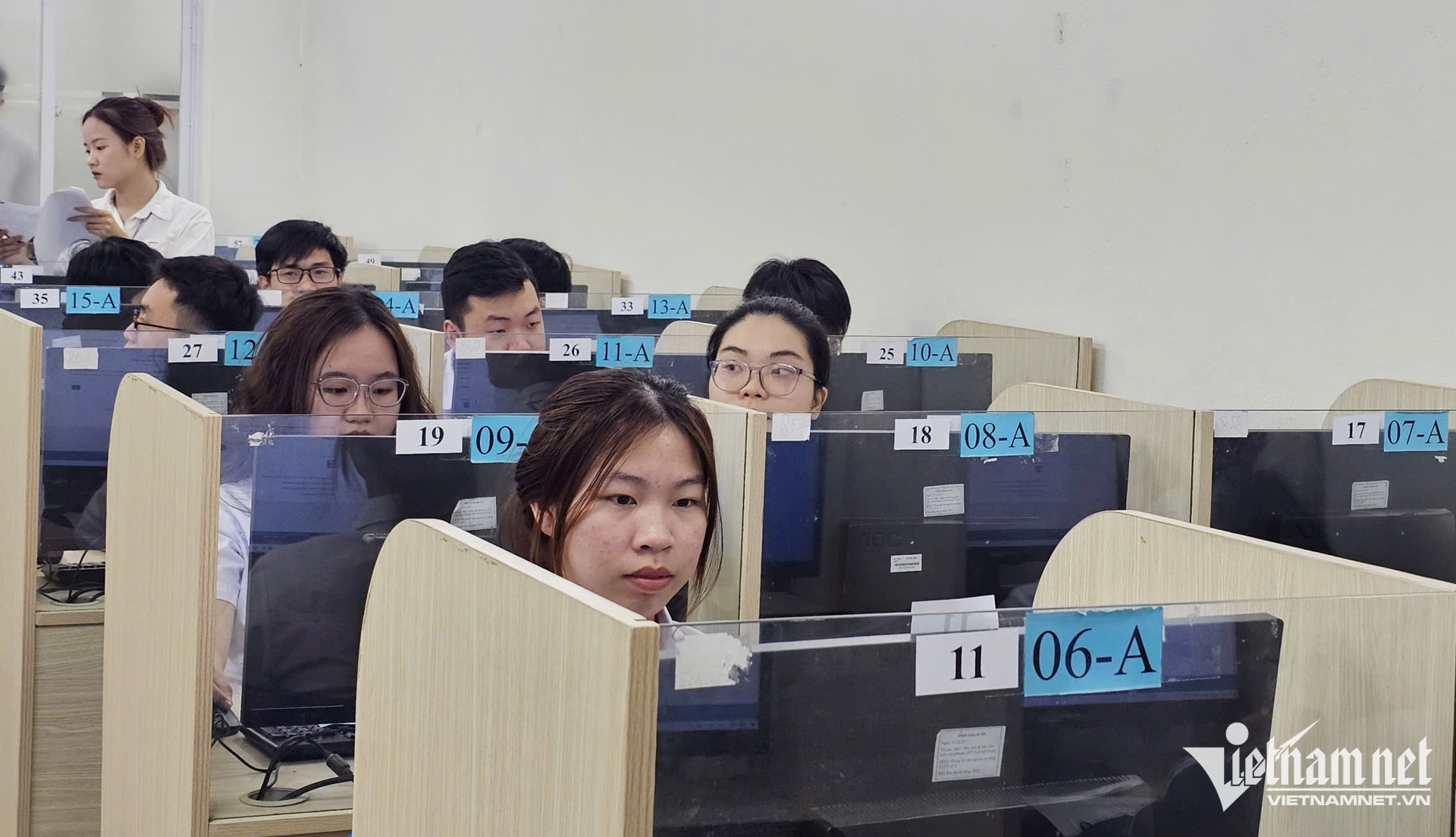 W-dao tao ky nang so cho thanh nien Viet Nam 01.jpg